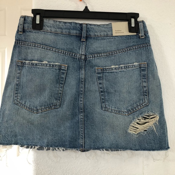 ZARA Trafaluc Denin Skirt with pearls size s - Picture 2 of 4